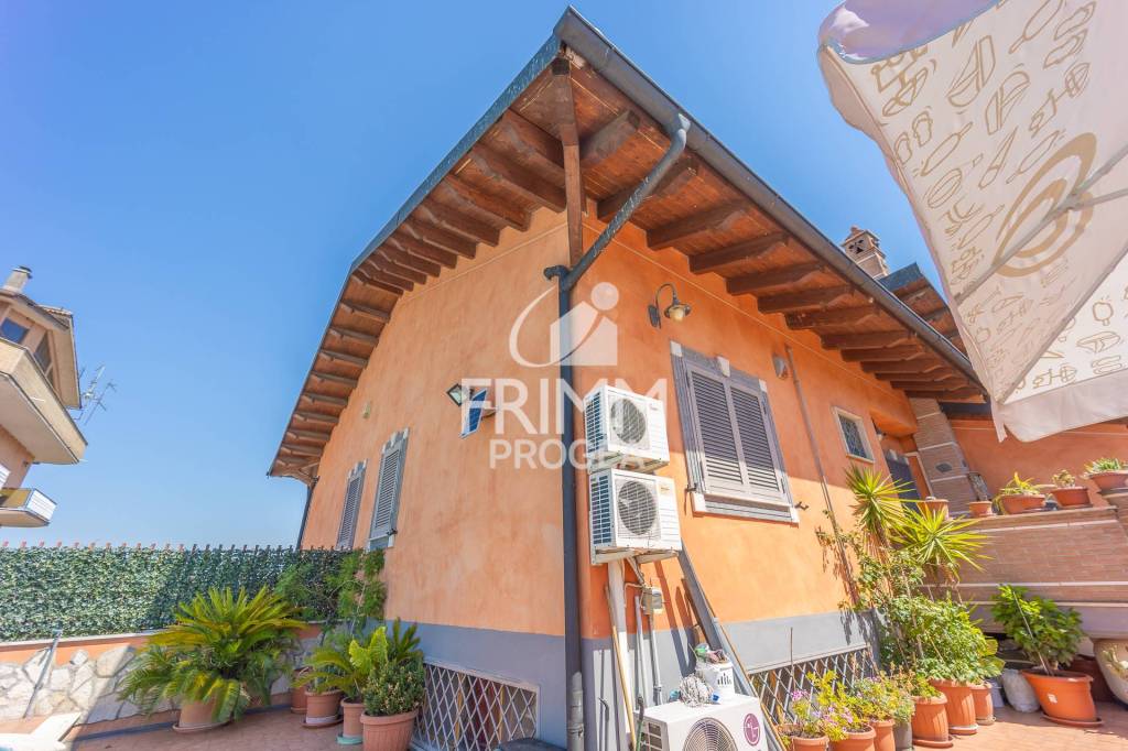 casa indipendente in vendita a Roma in zona Giardini di Corcolle