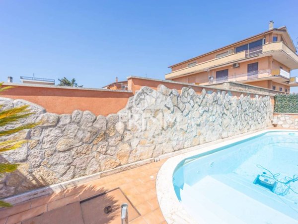 casa indipendente in vendita a Roma in zona Giardini di Corcolle