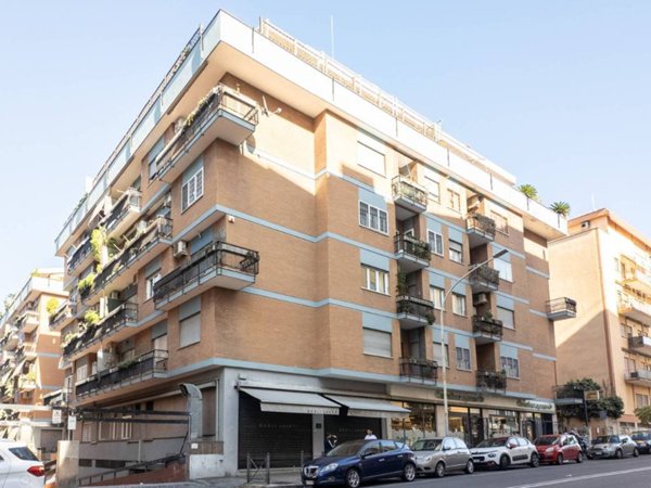 appartamento in vendita a Roma in zona Ardeatino