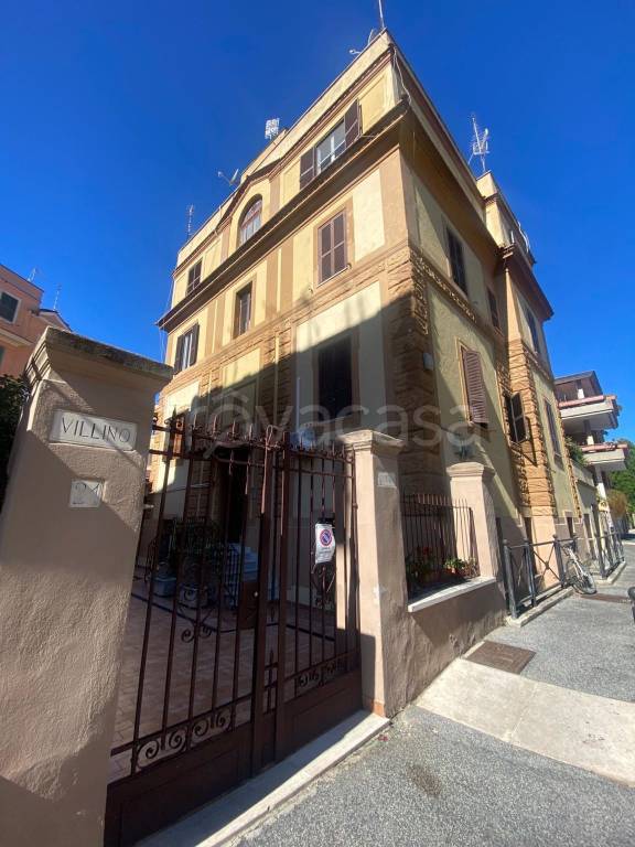 appartamento in vendita a Roma in zona Tuscolano