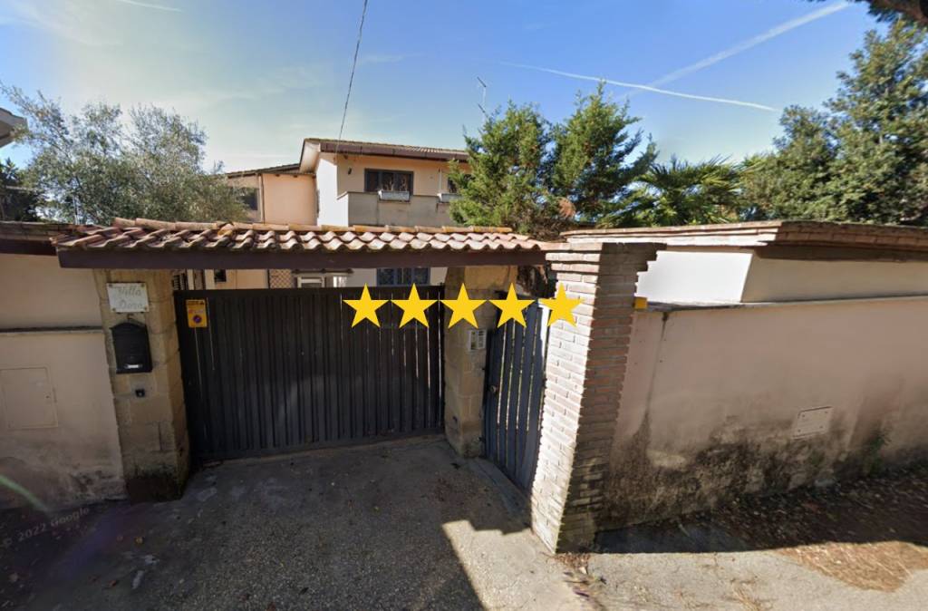 casa indipendente in vendita a Roma in zona Infernetto