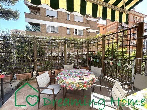 appartamento in vendita a Roma in zona Ardeatino