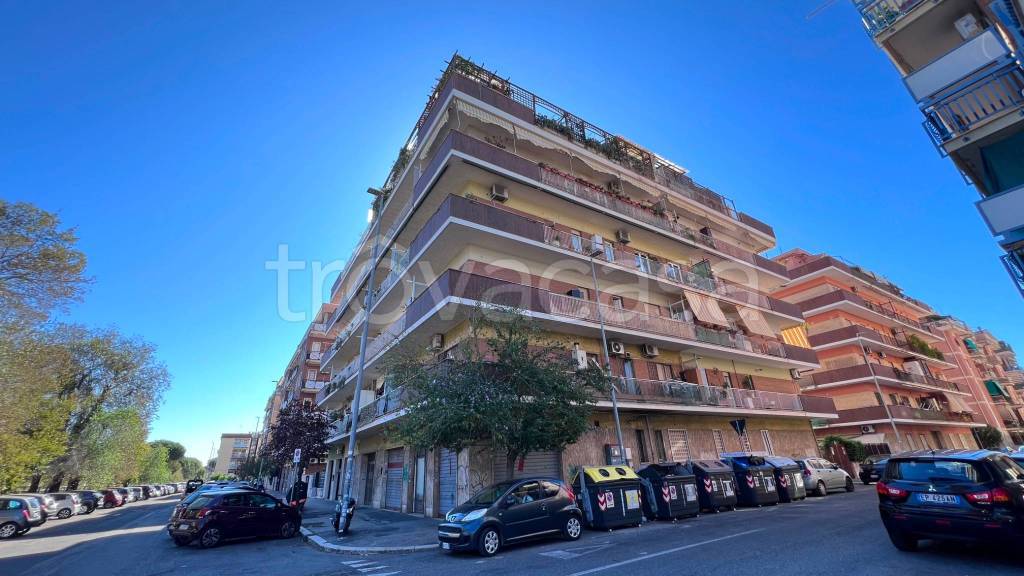 appartamento in vendita a Roma in zona Ostia