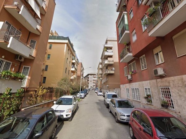 appartamento in vendita a Roma in zona Appio Latino
