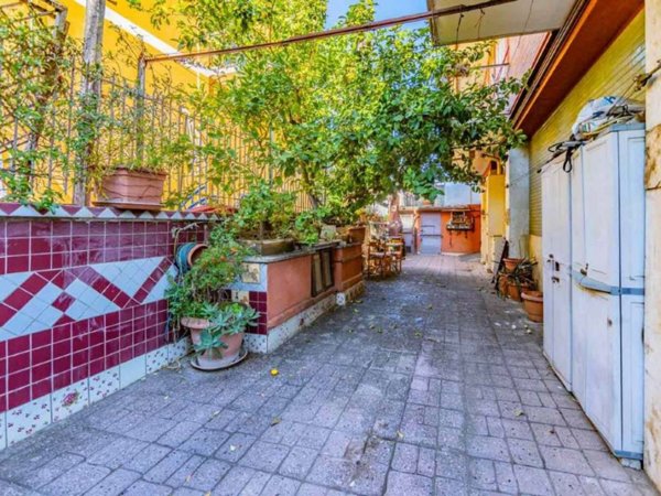 appartamento in vendita a Roma in zona Finocchio