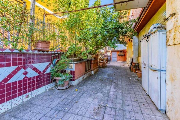 appartamento in vendita a Roma in zona Tor Bella Monaca