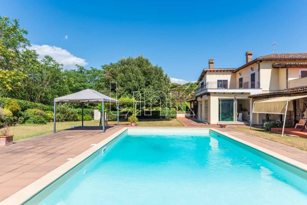 casa indipendente in vendita a Roma in zona Grottarossa