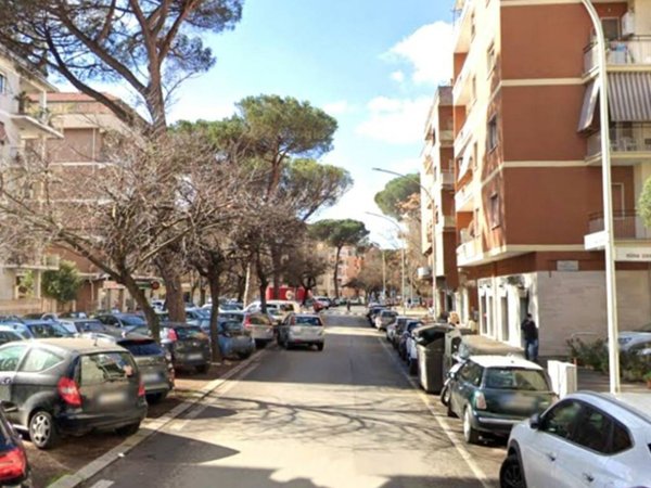 negozio in vendita a Roma in zona Ardeatino