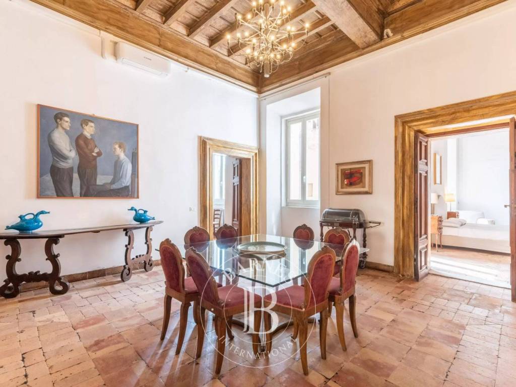 appartamento in vendita a Roma in zona Parione/Sant'Eustachio