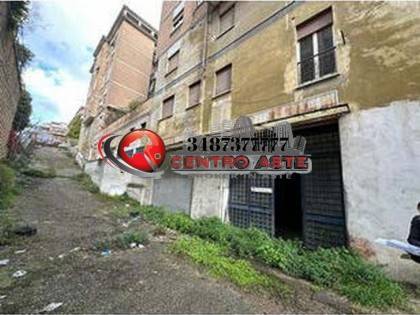 locale commerciale in vendita a Roma in zona Portuense