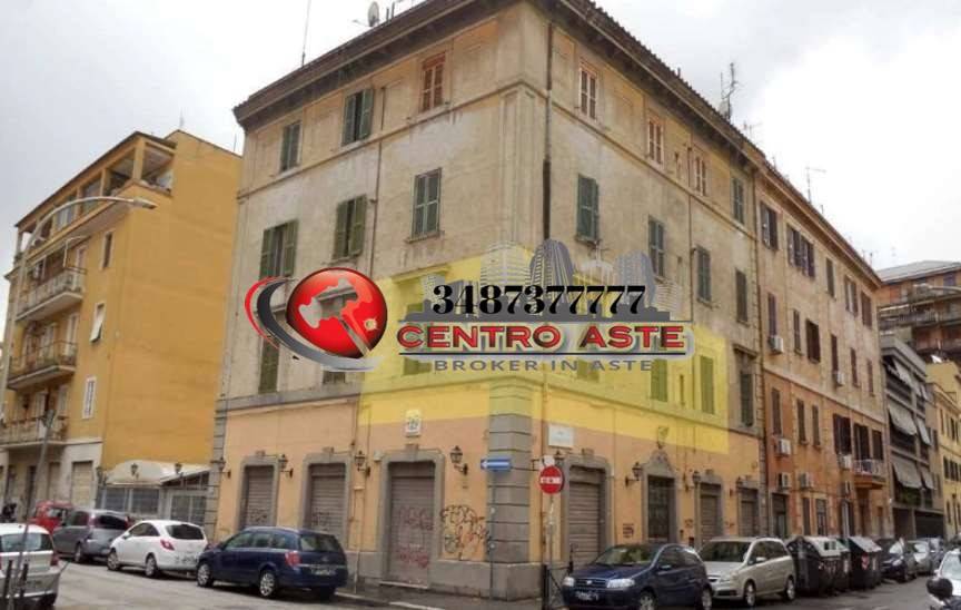 appartamento in vendita a Roma in zona Tuscolano
