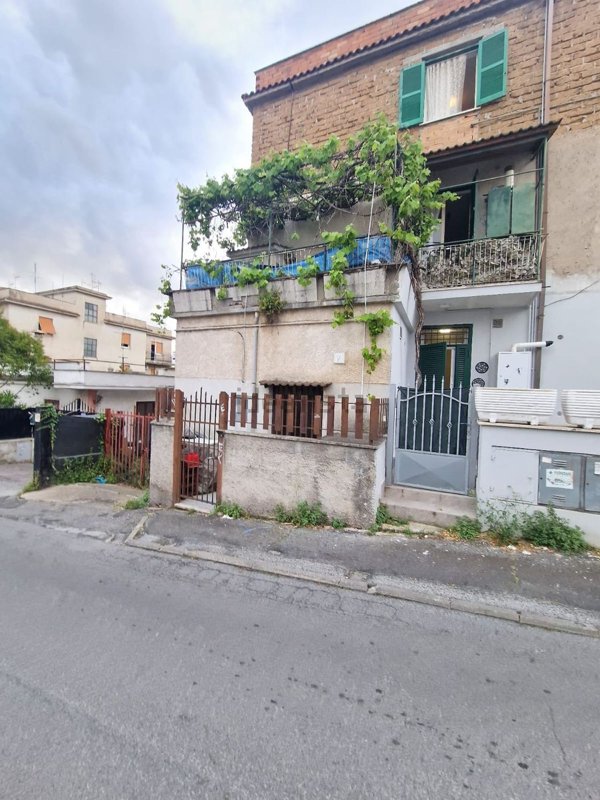 appartamento in vendita a Roma in zona Torre Angela