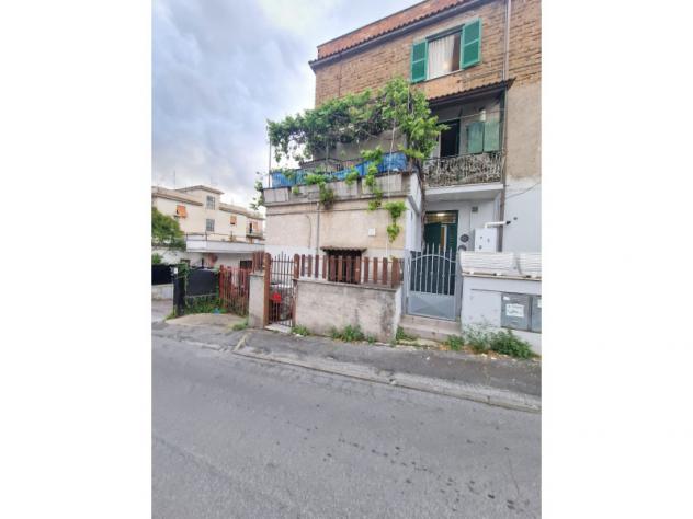 appartamento in vendita a Roma in zona Torre Angela