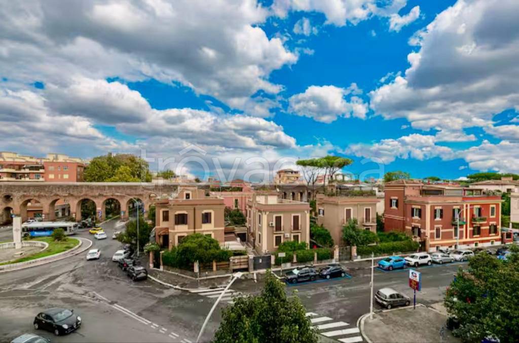 appartamento in vendita a Roma in zona Tuscolano