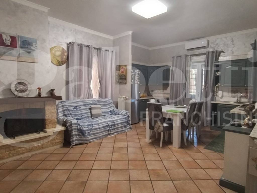 appartamento in vendita a Roma in zona Lunghezza