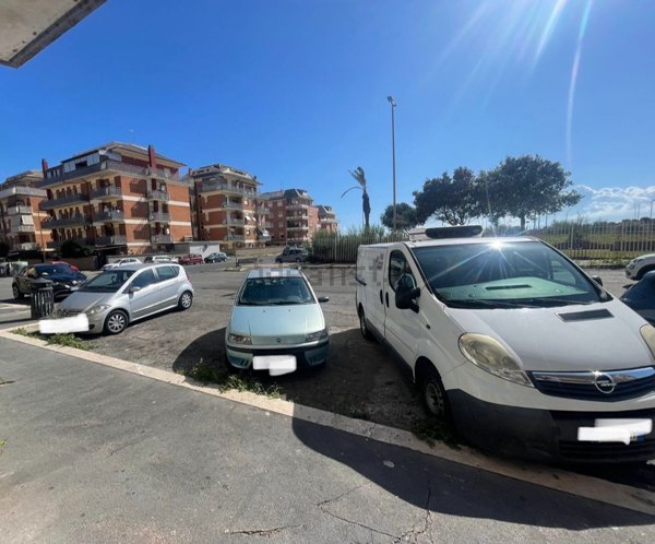 ufficio in vendita a Roma in zona Ostia
