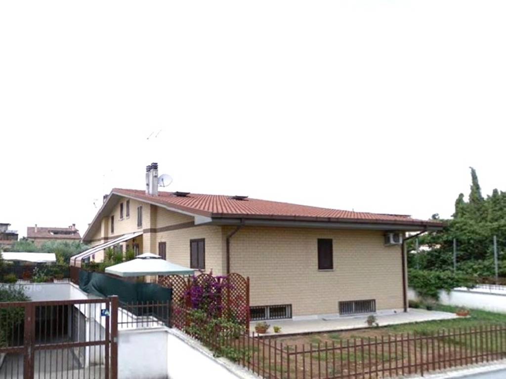 casa indipendente in vendita a Roma in zona Tor Bella Monaca