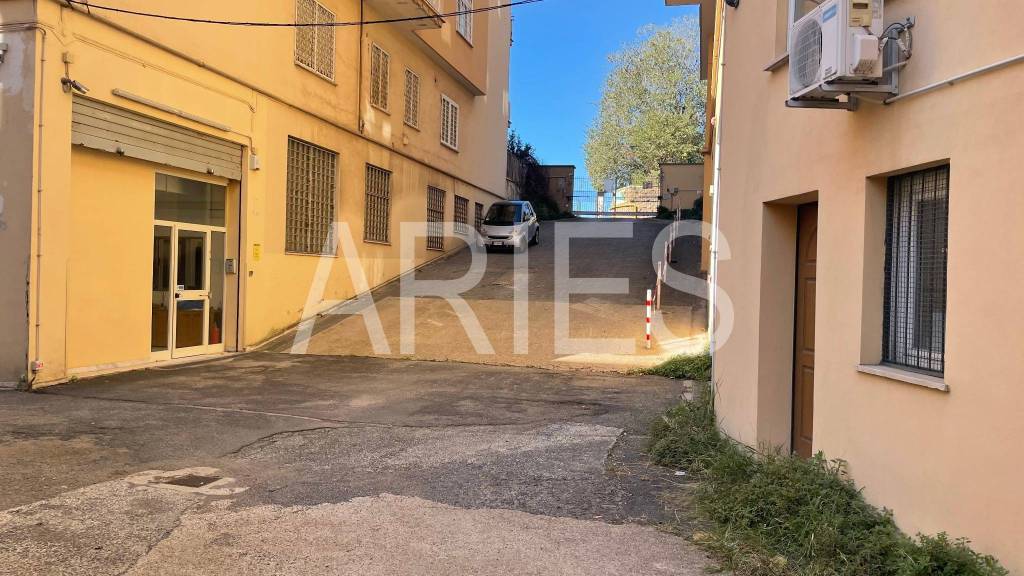 locale di sgombero in vendita a Roma in zona Gianicolense