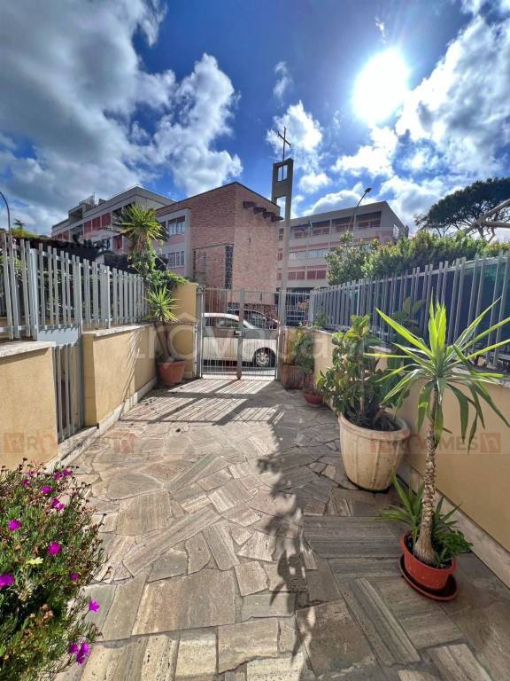 appartamento in vendita a Roma in zona Appio Claudio