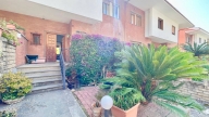 casa indipendente in vendita a Roma in zona Acilia