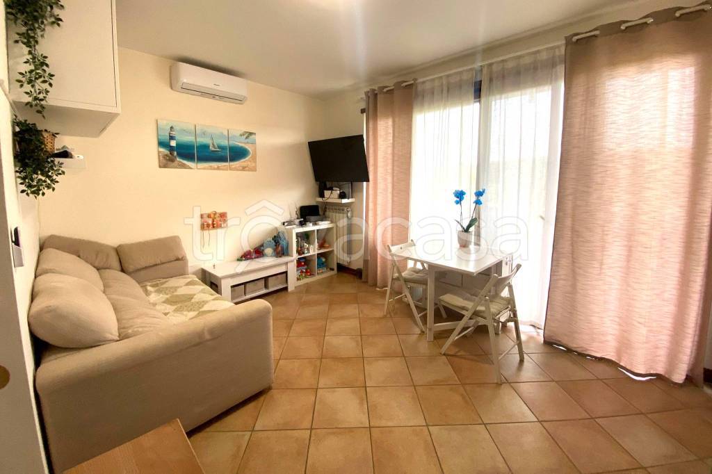 appartamento in vendita a Roma in zona Pantan Monastero