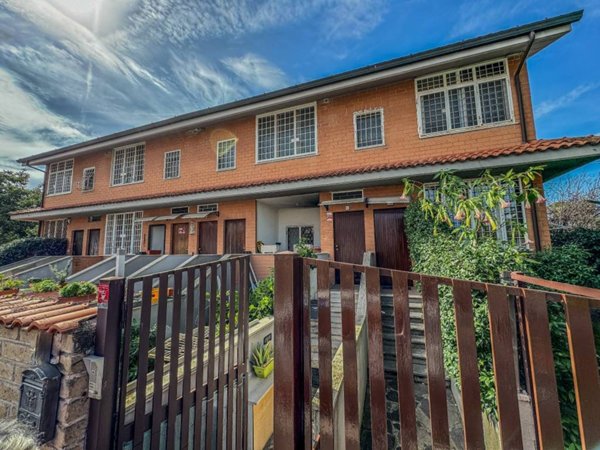 appartamento in vendita a Roma in zona Acilia