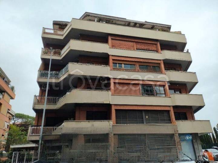 appartamento in vendita a Roma in zona Ardeatino