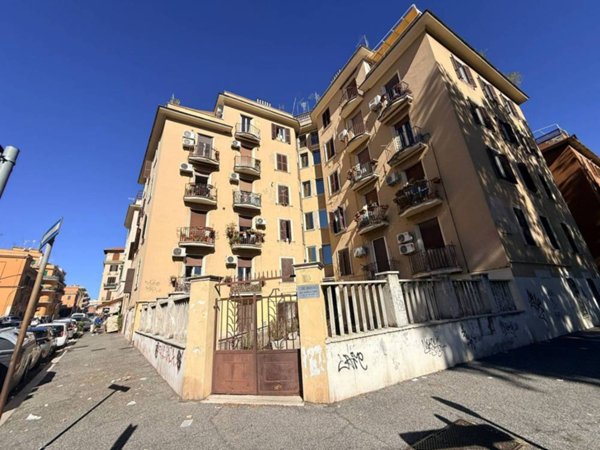 appartamento in vendita a Roma in zona Appio Latino