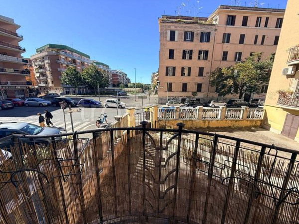appartamento in vendita a Roma in zona Appio Latino