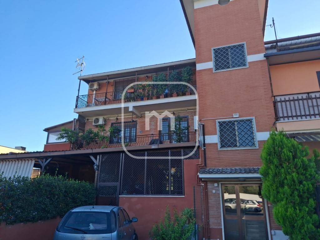 appartamento in vendita a Roma in zona Osteria del Curato