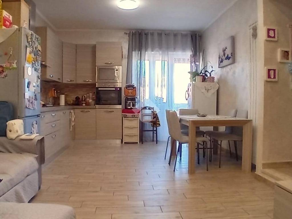 appartamento in vendita a Roma in zona Torre Angela