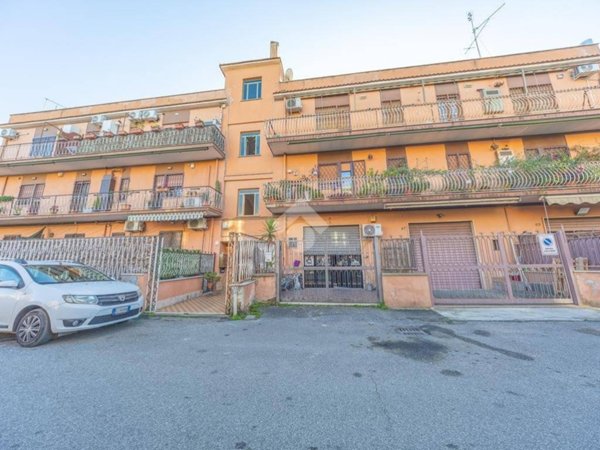 appartamento in vendita a Roma in zona Torre Angela