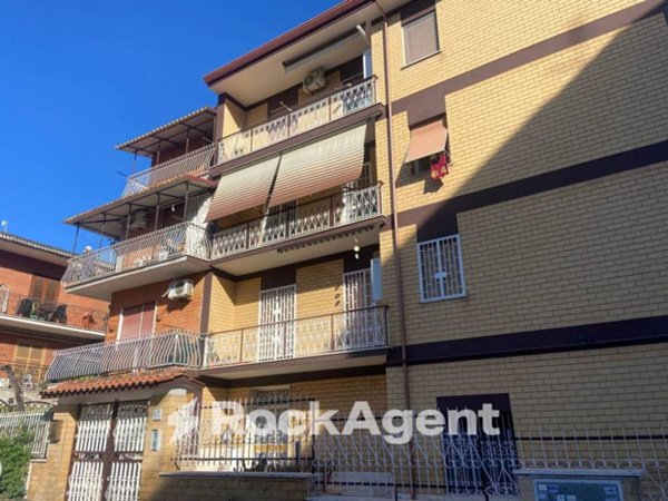 appartamento in vendita a Roma in zona Colle Prenestino