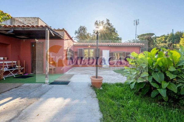 appartamento in vendita a Roma in zona Torrione Cerquetta