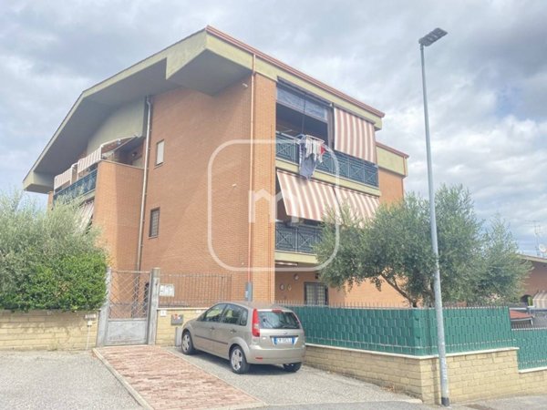 appartamento in vendita a Roma in zona Castelverde