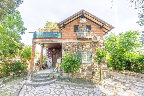casa indipendente in vendita a Roma in zona Torrione Cerquetta