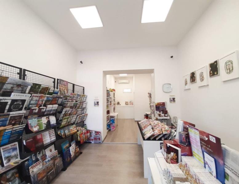 locale commerciale in vendita a Roma in zona Appio Latino