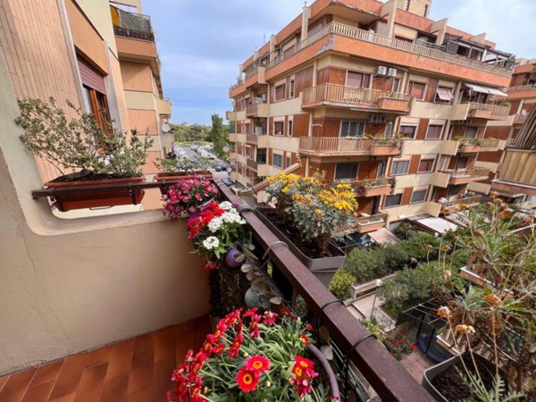 appartamento in vendita a Roma in zona Ostia