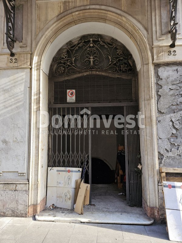 locale commerciale in vendita a Roma in zona Castro Pretorio