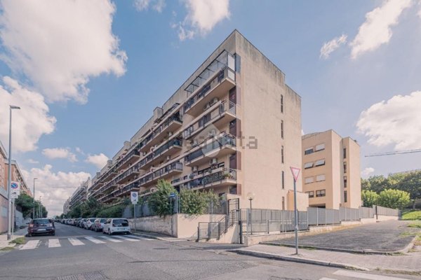 appartamento in vendita a Roma in zona Giuliano Dalmata