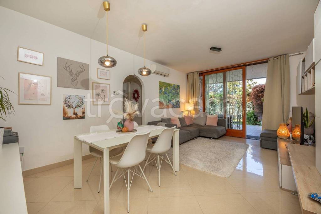 appartamento in vendita a Roma in zona Giardini di Corcolle