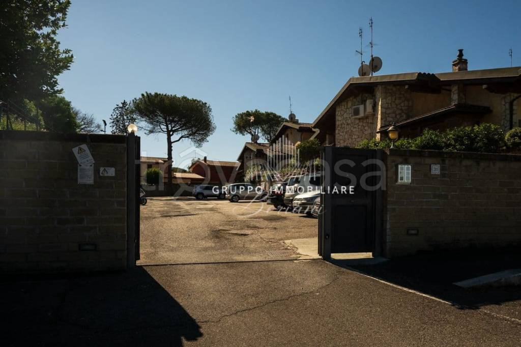 appartamento in vendita a Roma in zona Massimina/Casal Lumbroso