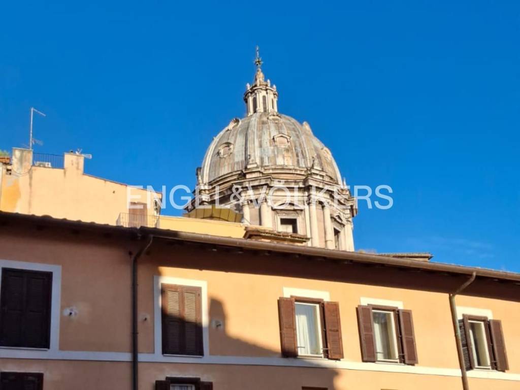 appartamento in vendita a Roma in zona Rione Regola
