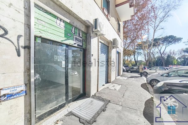locale commerciale in vendita a Roma in zona Monte Sacro/Talenti