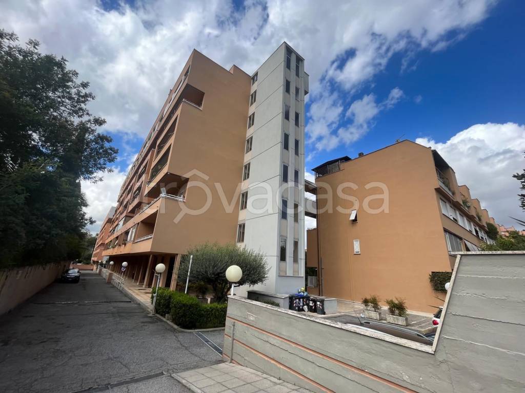 appartamento in vendita a Roma in zona Ardeatino