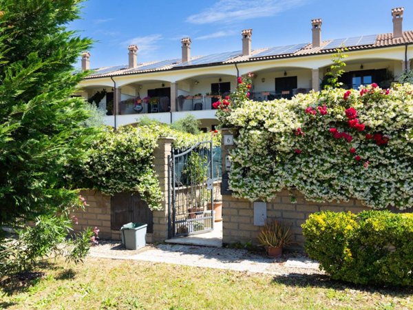 casa indipendente in vendita a Roma in zona Mezzocammino