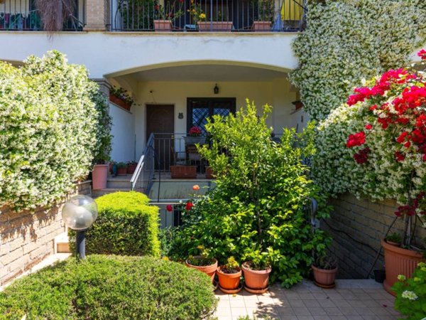 casa indipendente in vendita a Roma in zona Mezzocammino