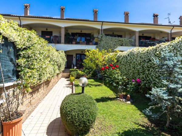 casa indipendente in vendita a Roma in zona Mezzocammino