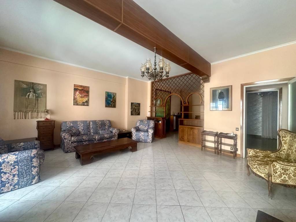 appartamento in vendita a Roma in zona Appio Claudio