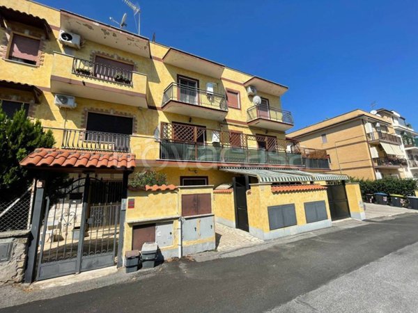 appartamento in vendita a Roma in zona Lunghezza